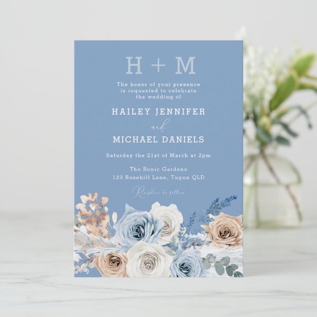 Invitación Monograma moderno Boho Dusty Blue Floral Boda (Anverso de pie)