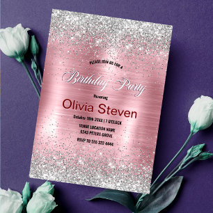 Invitación Monograma purpurina de imitación plateado con rosa
