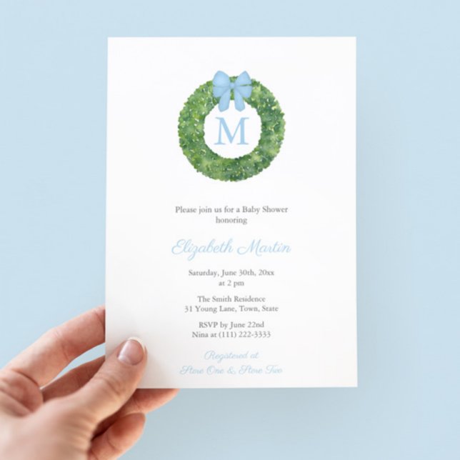 Invitación Monograma simple Wreath Boy Baby Shower Fiesta (Elegant Baby Shower For Boy invitation featuring a boxwood wreath with single letter monogram)