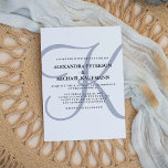 Invitación Monograma vertical moderno | Boda azul<br><div class="desc">Estas elegantes invitaciones nupciales muestran su monograma en un texto grande y moderno de color azul polvoriento sobre un fondo blanco. Un estilo sencillo y elegante para su boda moderno.</div>