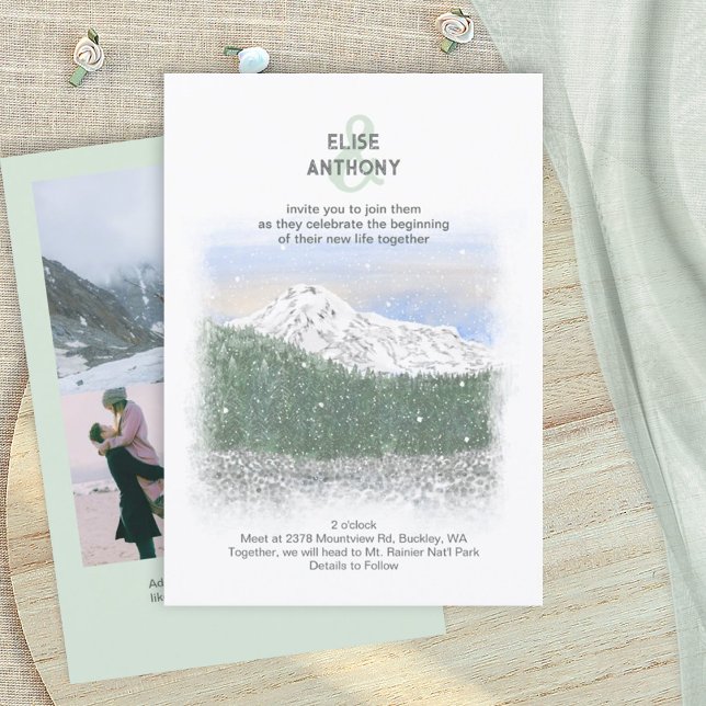 Invitación Monte Rainier, nieve que cae, boda verde de invier (Mt. Rainier, mountain wedding invitation card, light green dusty blue, pacific northwest theme)