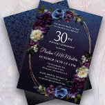 Invitación Moody Purple Flowers 30.º Fiesta de cumpleaños<br><div class="desc">Sofisticados y monótonos rosas morados oscuros y flores silvestres crean un diseño floral de moda. Las copas de blanco y azul añaden un interés visual y una profundidad. Las bayas y la fruta se suman al diseño de la verdura. Juntos, decoran un elegante marco dorado ovalado de varias cadenas. La...</div>