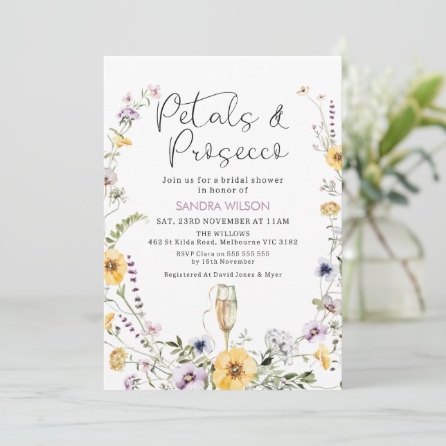Invitación Morado de flores silvestres Petales Prosecco Ducha (Anverso de pie)
