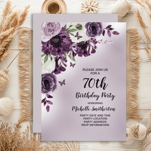 Invitación Morado Flores Blancas Mariposas 70 cumpleaños (Purple watercolor floral and butterflies women's 70th birthday party invitation)