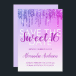 Invitación Morado Purpurina dulce 16 Guardar la fecha<br><div class="desc">Moderna espuma morada y rosa caliente y Purpurina de goteo Dulce Dieciséis salva la invitación de fiesta de cumpleaños. Esta invitación es perfecta para una fiesta de cumpleaños Sparkle y Purpurina Sweet 16 que busca celebrar con estilo.</div>