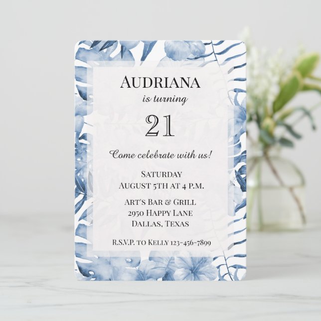 Invitación Morado tropical azul de hojas de flores cumpleaños (Anverso de pie)