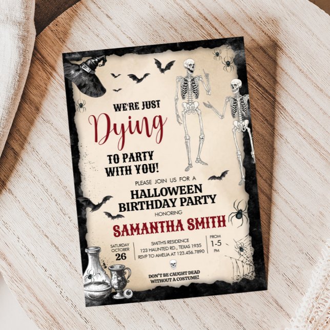 Invitación Morir gótico en la fiesta de cumpleaños de Hallowe (Dying to Party Gothic Skull Halloween Birthday Party Invitation )