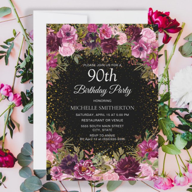 Invitación Morple Pink Floral Purpurina Black 90 cumpleaños (Burgundy and pink floral on black 90th birthday party invitation)
