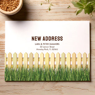Invitación móvil con valla de piquete y jardín