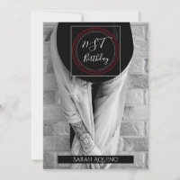 Mujer Bohemia En Gorra Con El Cumpleaños 21 De Tat