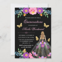 Mujer rubia con vestido floral mexicano Quinceañer