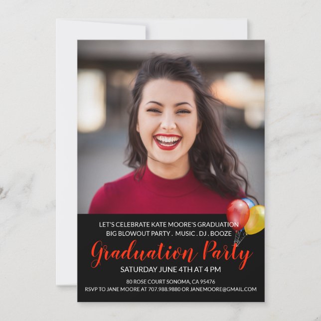 Invitación Mujer Sonriente En Partido De Graduación Roja (Anverso)