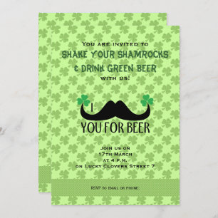 Invitación Mustache usted cerveza San Patrick Day Clovers Inv