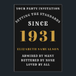 Invitación Nacido en 1931 90th Birthday Love Add Your Name Bl<br><div class="desc">Para los nacidos en 1931 y celebrando su fiesta de cumpleaños número 90 tenemos la tarjeta de invitación ideal para el cumpleaños. El fondo negro, blanco y dorado, es sencillo y elegante. Personalizar fácilmente el texto en la parte delantera y trasera de esta tarjeta de invitación de cumpleaños utilizando la...</div>