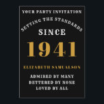 Invitación Nacido en 1941 80th Birthday Love Add Your Name Bl<br><div class="desc">Para los nacidos en 1941 y celebrando su fiesta de cumpleaños número 80 tenemos la tarjeta de invitación ideal para el cumpleaños. El fondo negro, blanco y dorado, es sencillo y elegante. Personalizar fácilmente el texto en la parte delantera y trasera de esta tarjeta de invitación de cumpleaños utilizando la...</div>