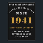 Invitación Nacido en 1941 80th Birthday Love Add Your Name Bl<br><div class="desc">Para los nacidos en 1941 y celebrando su fiesta de cumpleaños número 80 tenemos la tarjeta de invitación ideal para el cumpleaños. El fondo negro, blanco y dorado, es sencillo y elegante. Personalizar fácilmente el texto en la parte delantera y trasera de esta tarjeta de invitación de cumpleaños utilizando la...</div>