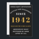 Invitación Nacido en 1942 80th Birthday Love Add Your Name Bl<br><div class="desc">Para los nacidos en 1942 y celebrando su fiesta de cumpleaños número 80 tenemos la tarjeta de invitación ideal para el cumpleaños. El fondo negro, blanco y dorado, es sencillo y elegante. Personalizar fácilmente el texto en la parte delantera y trasera de esta tarjeta de invitación de cumpleaños utilizando la...</div>
