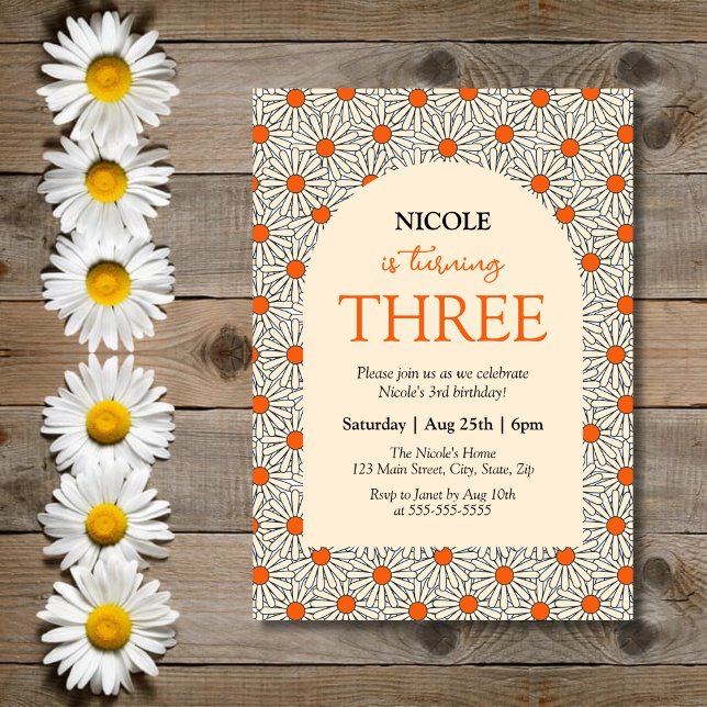 Invitación Naranja Beige Daisies Arco Floral Tercer cumpleaño (Subido por el creador)