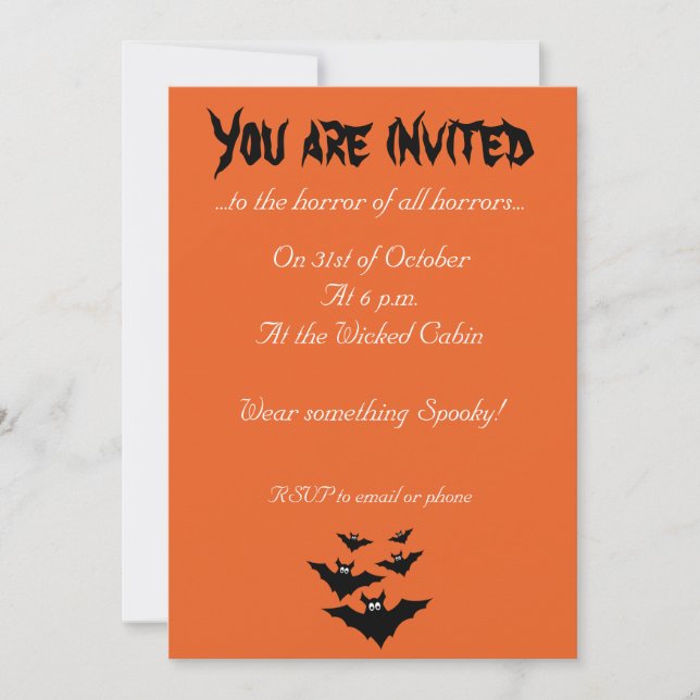 Invitación naranja de Halloween de los lindos murciélagos vol (Anverso)