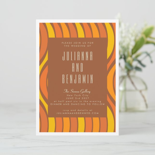 Invitación Naranja de líneas onduladas Groovy 70 y Boda marró (Anverso de pie)