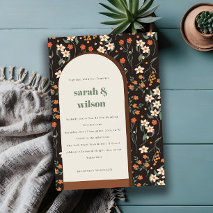 Invitación Naranja de óxido oscuro Groovy Boda floral de arco