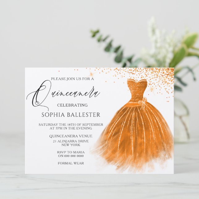 Invitación Naranja Peach Purpurina Vestido con bata Quinceane (Anverso de pie)