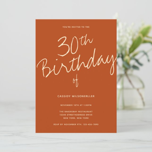 Invitación Naranja quemada minimalista 30 cumpleaños (Anverso de pie)