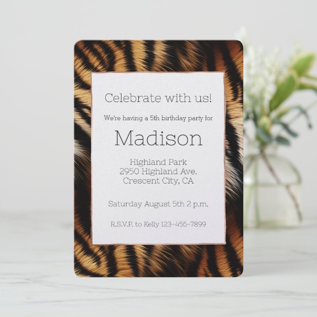 Invitación Naranja Tigre Negro Stripes Animal Cumpleaños (Anverso de pie)