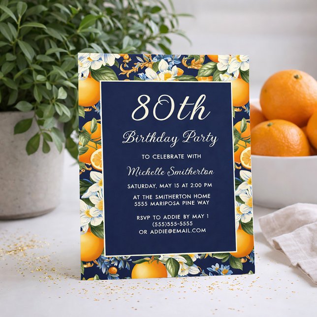 Invitación Naranjas Flores Blancas Azul Marino 80 Cumpleaños (Oranges on navy blue 80th birthday invitation)