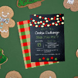 Invitación Navidades de Cranberry y Popcorn Rustic Chalkboard<br><div class="desc">Recopile ese rústico y hogareño sentimiento de Navidades con estas invitaciones de Cookie Exchange con cuerdas de arándanos y palomitas de maíz con un patrón de gingham rojo y verde en la parte trasera. Cada campo es totalmente personalizable para decir lo que quieras.</div>