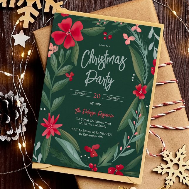 Invitación Navidades de estampado floral verde rojo (Red green floral wreath pattern Christmas red Invitation on green)