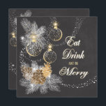 Invitación Navidades de Pinecone Ornaments Chalkboard<br><div class="desc">La temática de los Navidades festivos incluye obras de arte de Chalkboard con conos de pino, ramas de pino y delicados adornos con acentos dorados de las fiestas y el polvo de los puntos de aspecto espumoso. Delante de la carta hay un texto de tipografía de Ornate que dice Comer,...</div>