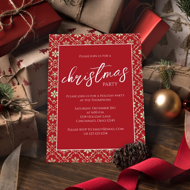 Invitación Navidades Fiesta Elegante Verde Rojo Copo de Nieve (Simple green snowflake Christmas party invitation with a red background. )
