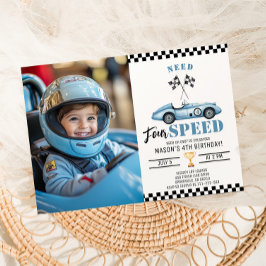 Invitación Necesitas un coche de carreras azul de cuatro velo