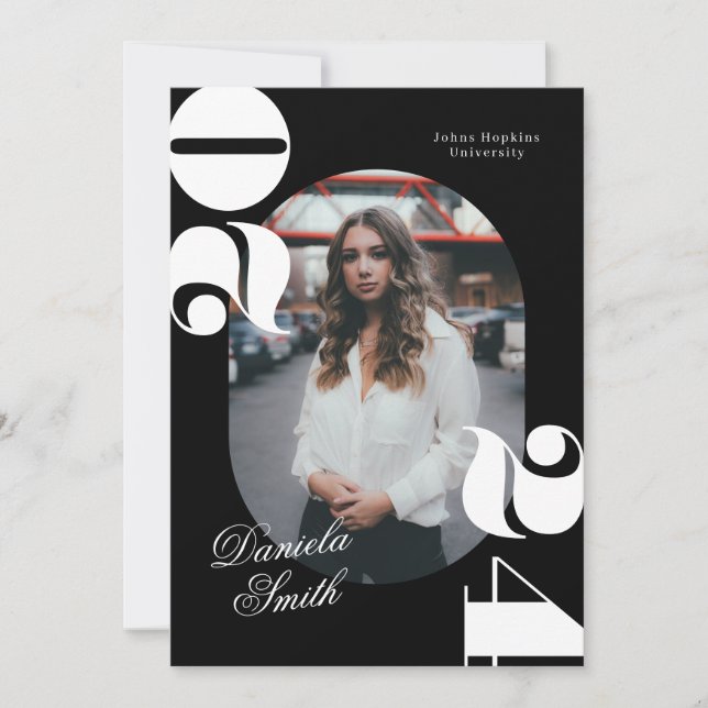 Invitación Negra y blanca clase negrita moderna de graduación (Anverso)