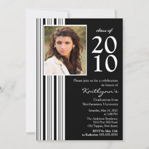 Invitación negra y blanca de la graduación de la