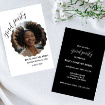 Invitación negra y blanca de la promoción de 2025