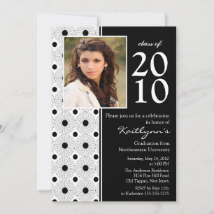 Invitación negra y blanca de moda de la graduación
