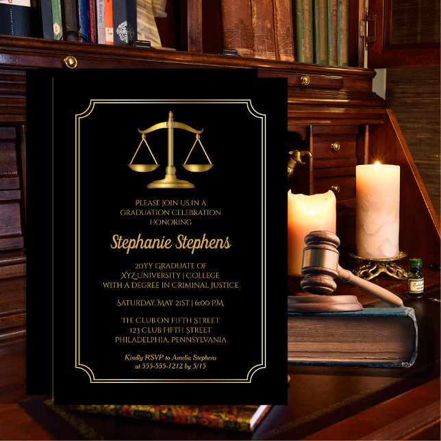 Invitación Negro elegante | Partido de Graduación de Abogados (Elegant Black and Gold Tone Scales Law Lawyer | Attorney Graduation Party Invitation)