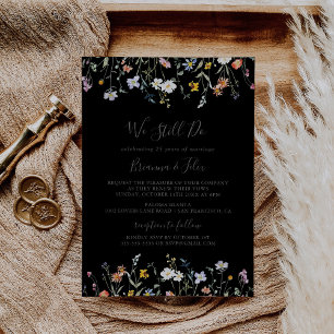 Invitación Negro floral salvaje que aún prometemos renovación