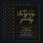 Invitación Negro y oro | Modern Surprise 50th Birthday Party<br><div class="desc">Celebra tu día especial con esta moderna plantilla de invitación para fiestas de cumpleaños. Este diseño presenta caligrafía en moda de color dorado con fondo marino.</div>