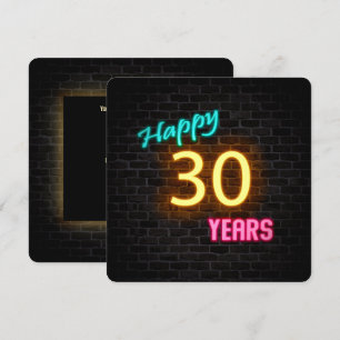 Invitación Neon 30.º Rótulo de cumpleaños brillando en ladril