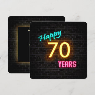 Invitación Neon 70.º Rótulo de cumpleaños brillando en ladril