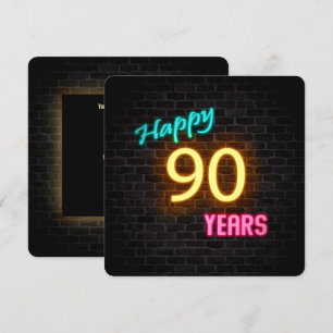 Invitación Neon 90 Rótulo de cumpleaños brillando en ladrillo