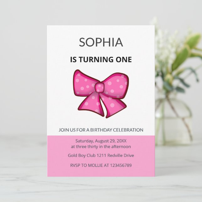 Invitación Niña con lazo rosa cumpleaños infantil primero  (Anverso de pie)
