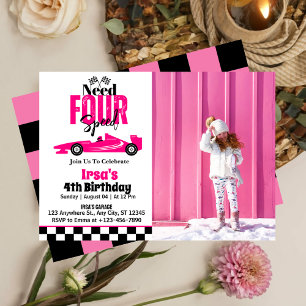 Invitación Niña del coche de carreras de cuatro velocidades c