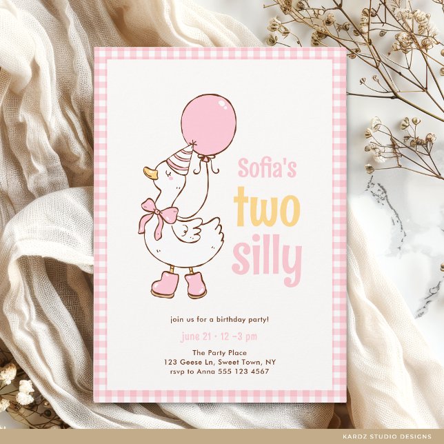 Invitación Niñas Rosadas Dos Gansos Tontos Cumpleaños 2 (The front of the invitation is shown in a 5x7-inch size. Choose size, paper, and corner style.)