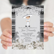 Niño mexicano blanco y plateado tercer cumpleaños