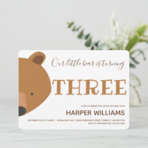 Niños con animales de oso tercer cumpleaños