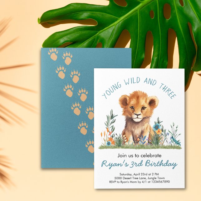 Invitación Niños de la fiesta de cumpleaños Safari Jungle (Safari Jungle Baby Lion Orange Blue Flowers Animal Foot Print Young Wild Three Birthday Invitation)